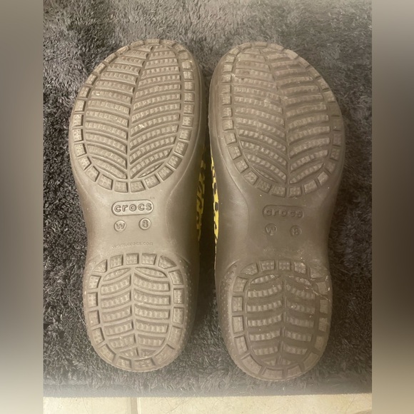 Crocs. Leopard print. Slip on. Brown fuzzy warm inserts. Women’s size 8 - Picture 4 of 4